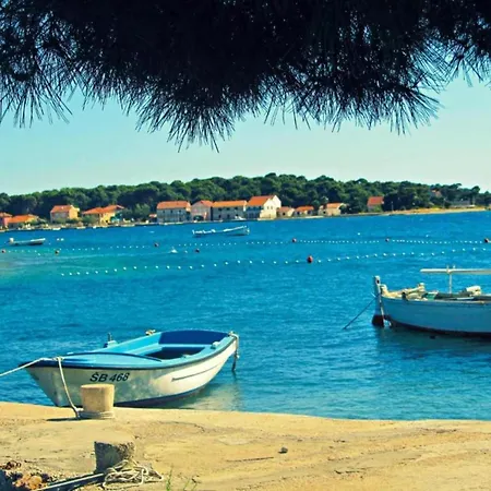 In Near Gaj * Brodarica (Sibenik-Knin)