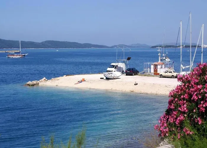 Apartman In Near Gaj Brodarica (Sibenik-Knin)